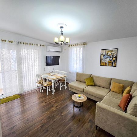 Lake Park 2Br Apartment Tiranë Ngoại thất bức ảnh