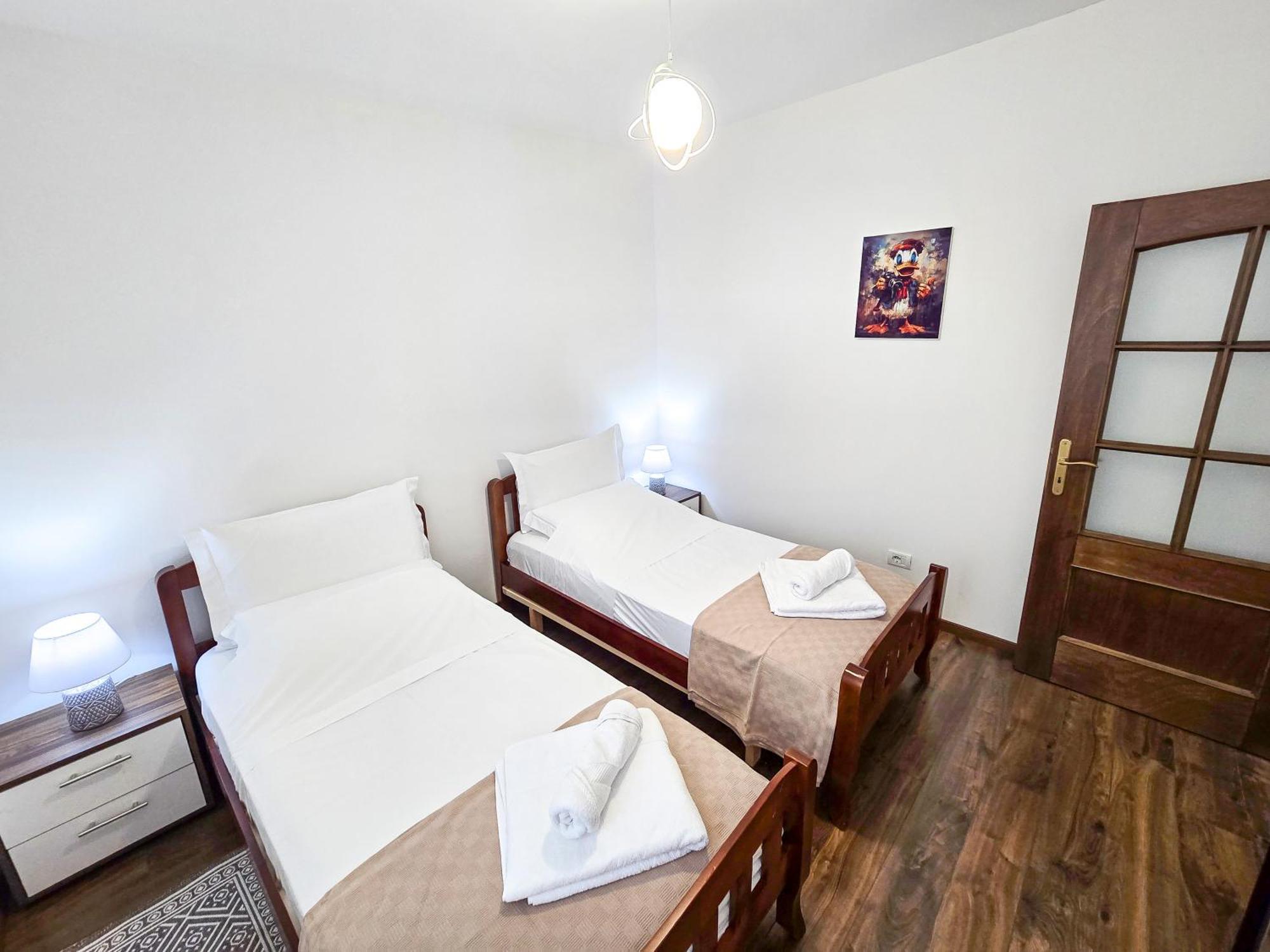 Lake Park 2Br Apartment Tiranë Ngoại thất bức ảnh