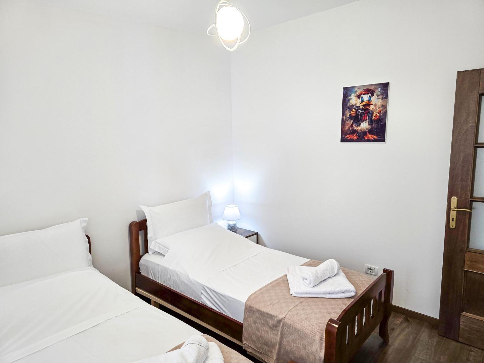 Lake Park 2Br Apartment Tiranë Ngoại thất bức ảnh