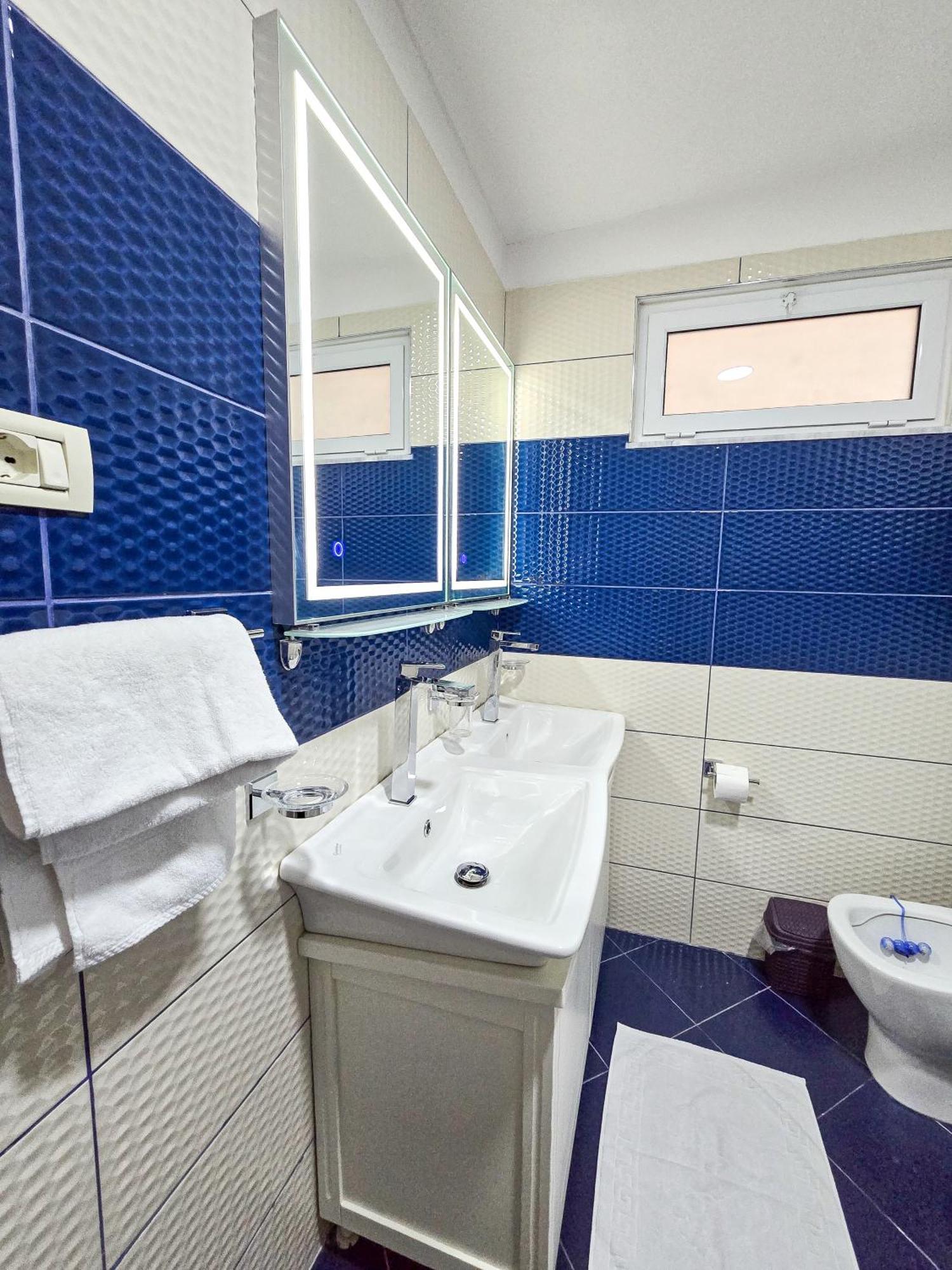 Lake Park 2Br Apartment Tiranë Ngoại thất bức ảnh