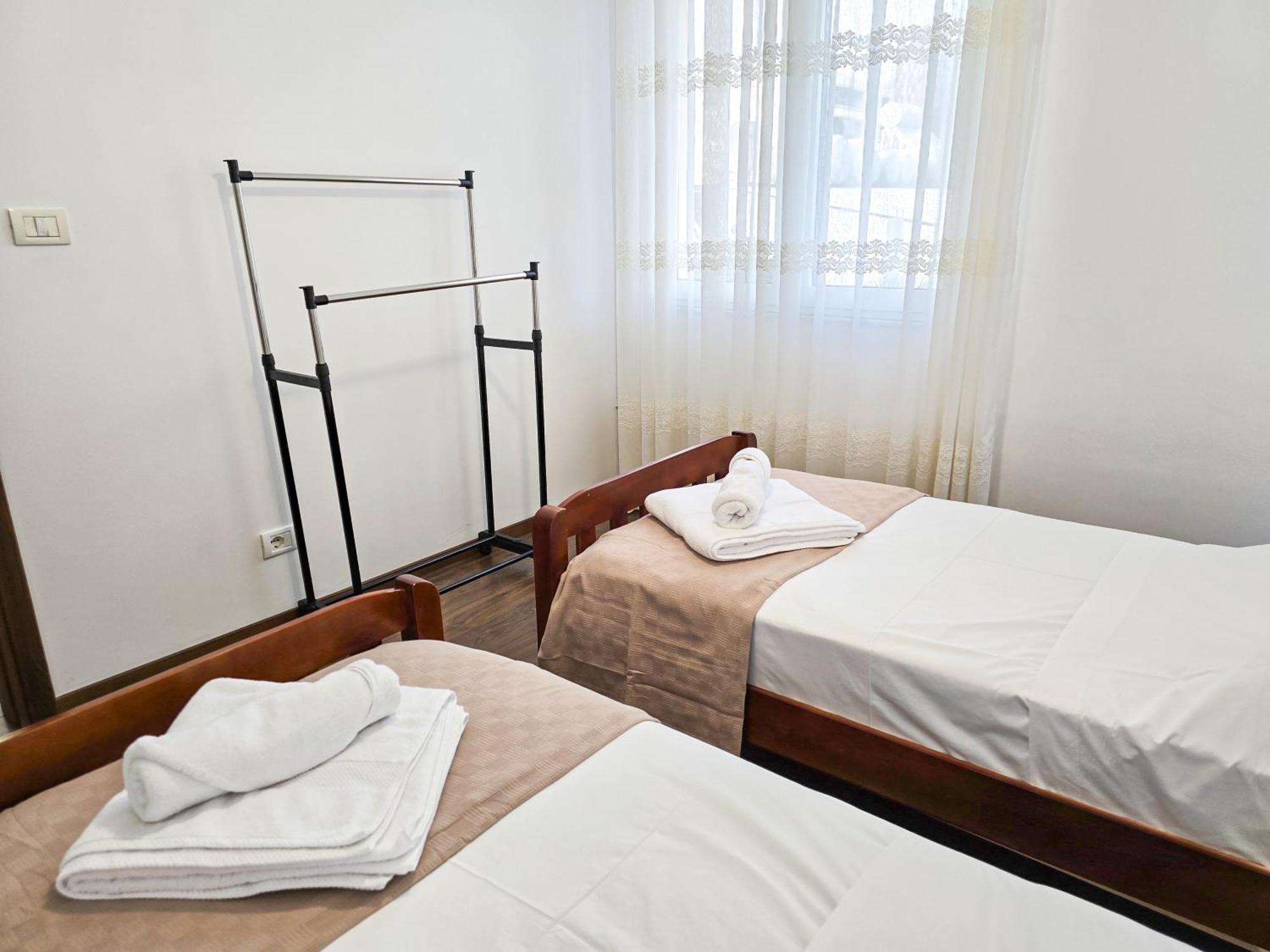 Lake Park 2Br Apartment Tiranë Ngoại thất bức ảnh