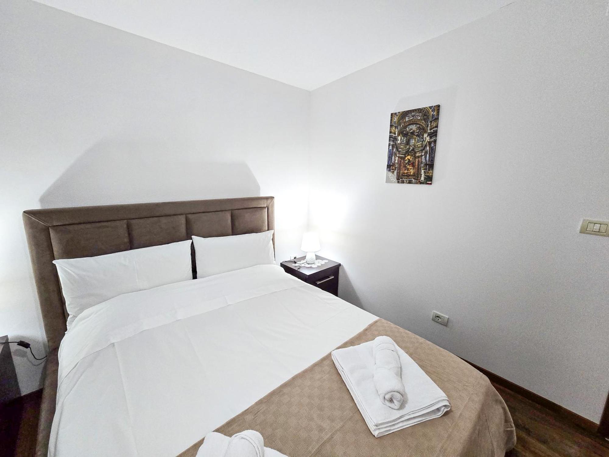 Lake Park 2Br Apartment Tiranë Ngoại thất bức ảnh